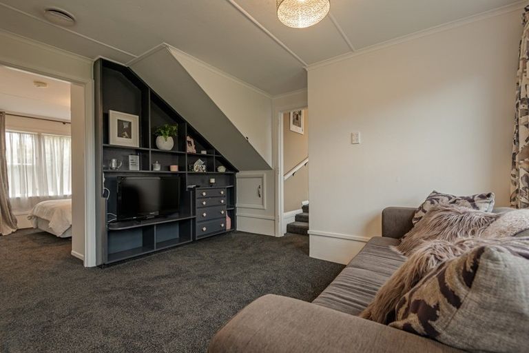 Photo of property in 1 Athlone Place, Hokowhitu, Palmerston North, 4410
