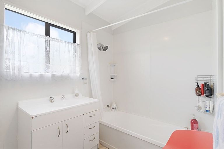 Photo of property in 19 Riserra Drive, Ranui, Auckland, 0612