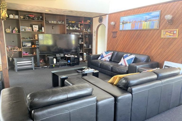 Photo of property in 9 Spence Road, Henderson, Auckland, 0612