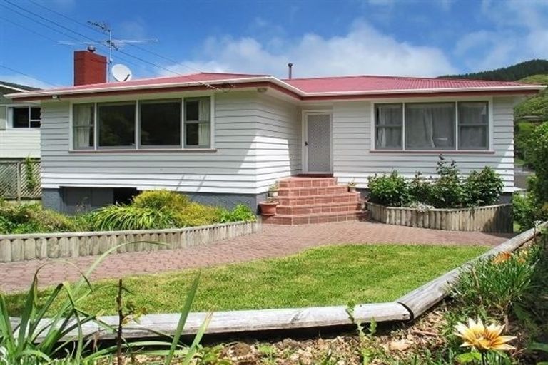 Photo of property in 11 Tui Terrace, Tawa, Wellington, 5028