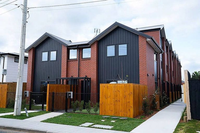 Photo of property in 7/10 Wilsher Crescent, Henderson, Auckland, 0612