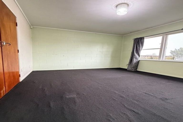 Photo of property in 4 Beaubank Road, Kelston, Auckland, 0602