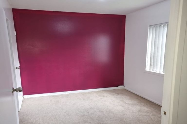 Photo of property in 2/202 Massey Road, Mangere East, Auckland, 2024