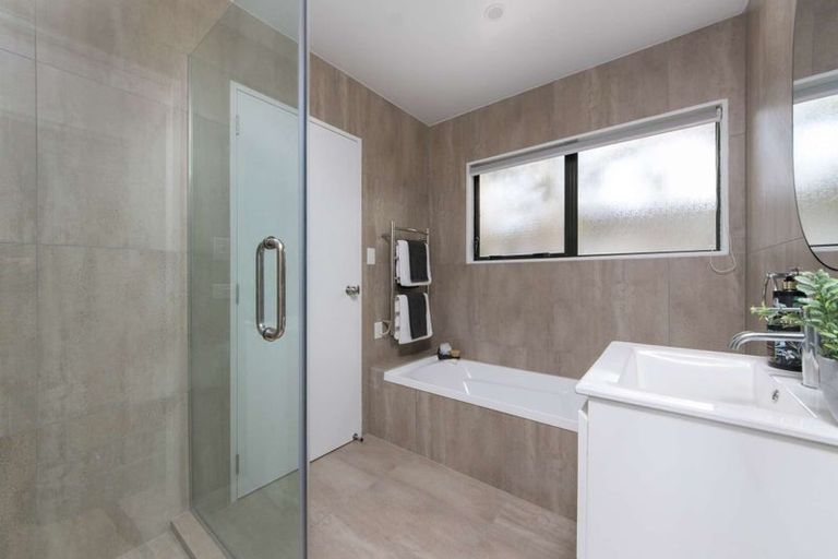 Photo of property in 94 Beach Haven Road, Beach Haven, Auckland, 0626