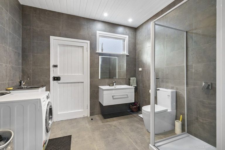 Photo of property in 59 Houghton Bay Road, Houghton Bay, Wellington, 6023