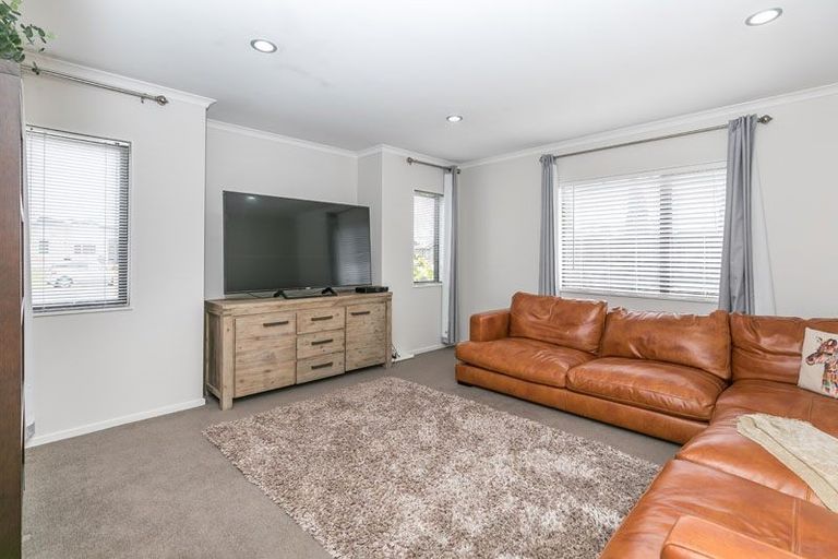 Photo of property in 28 Whitney Place, Rototuna North, Hamilton, 3210