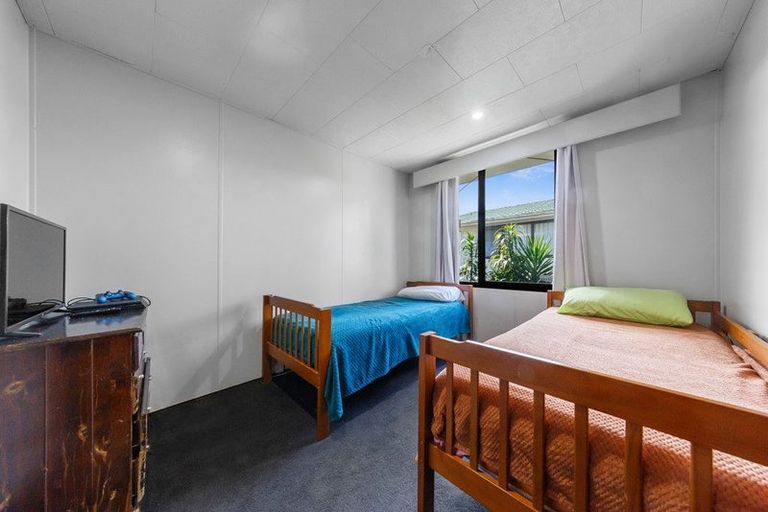 Photo of property in 2/10 Nearco Street, Randwick Park, Auckland, 2105