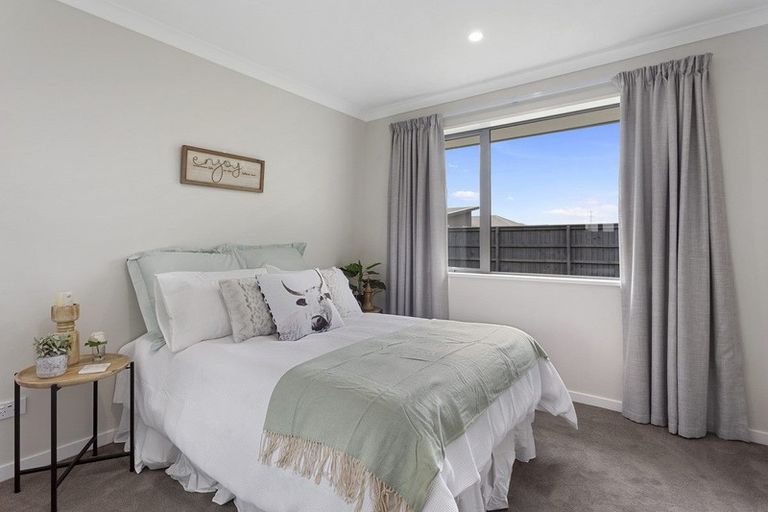 Photo of property in 15 Saint James Place, Rangiora, 7400