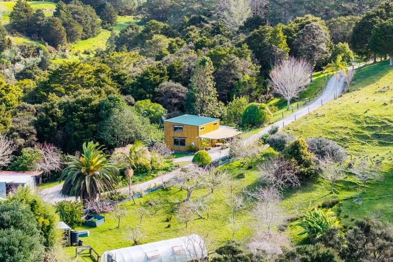 Photo of property in 330 Franklin Road, Paparoa, 0571