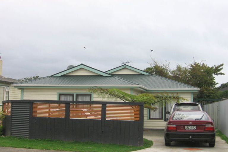 Photo of property in 2/48 Randwick Crescent, Moera, Lower Hutt, 5010