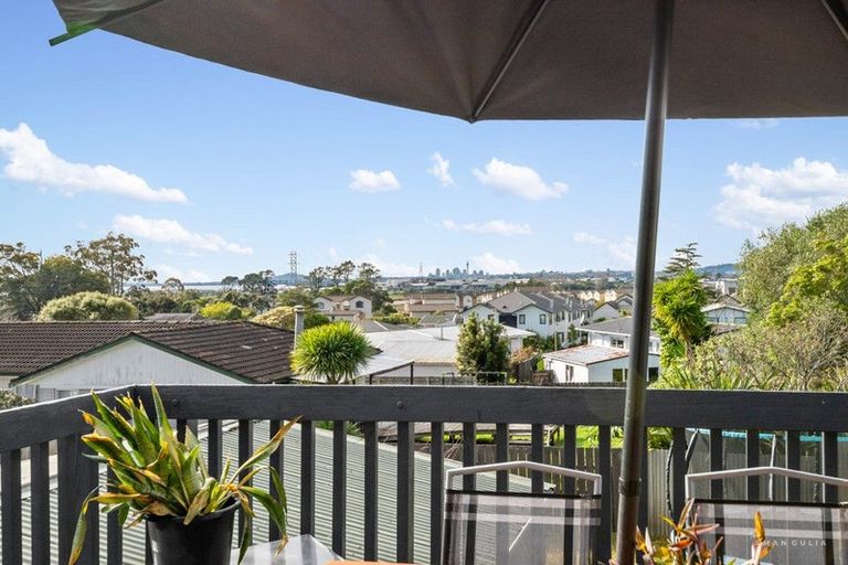 Photo of property in 13 Bodi Place, Te Atatu South, Auckland, 0610
