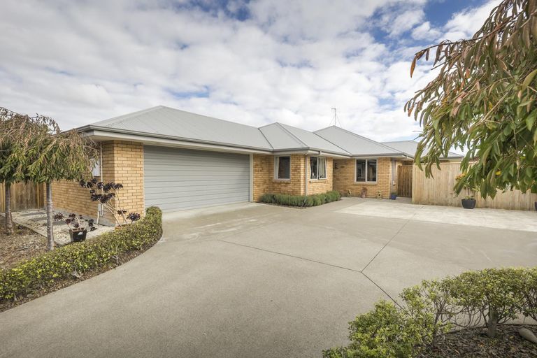 Photo of property in 9 Dryden Court, Kelvin Grove, Palmerston North, 4414