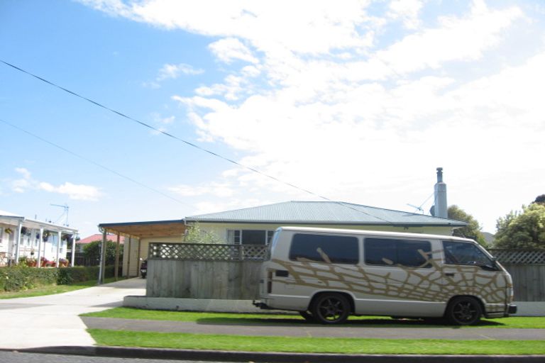 Photo of property in 40 Queens Road, Glen Avon, New Plymouth, 4312