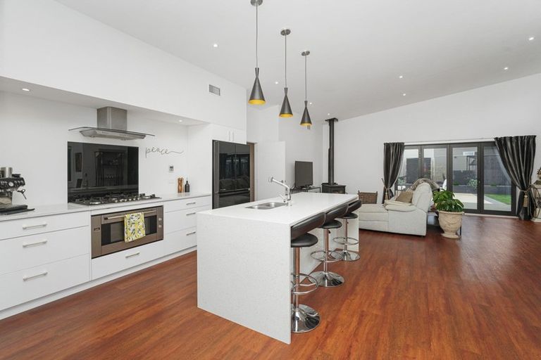 Photo of property in 97 The Drive, Paraparaumu Beach, Paraparaumu, 5032