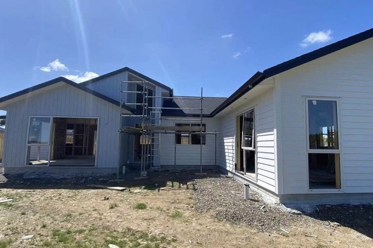 Photo of property in 24 Lewis Younie Road, Kumeu, 0810