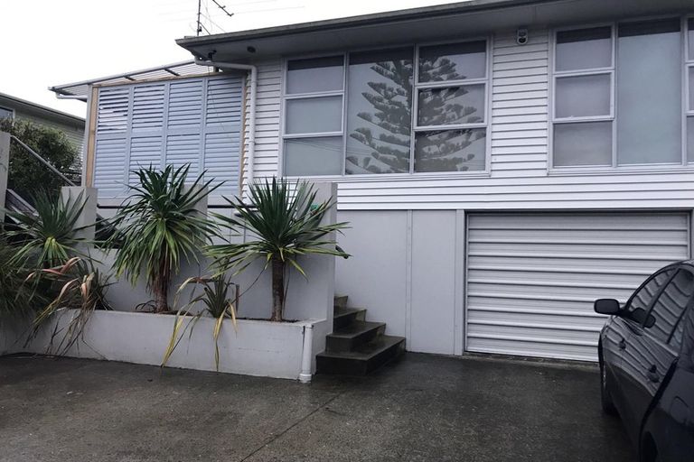 Photo of property in 32 Sycamore Drive, Sunnynook, Auckland, 0620