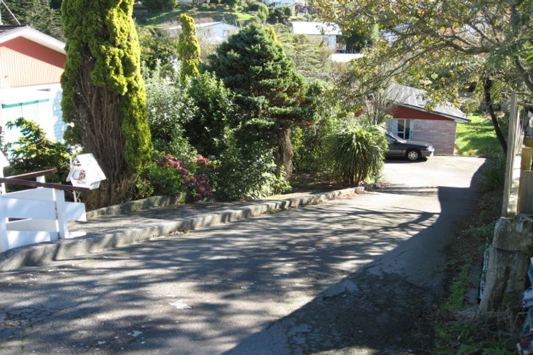 Photo of property in 175 Newlands Road, Newlands, Wellington, 6037