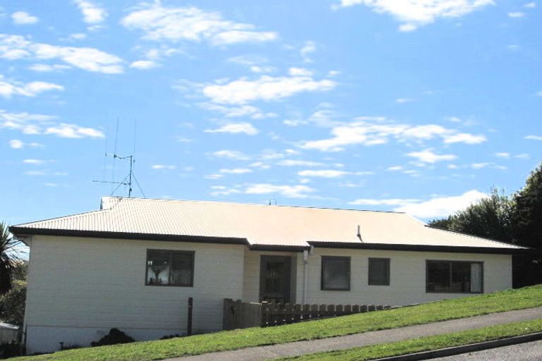 Photo of property in 5b Langstone Street, Welcome Bay, Tauranga, 3112