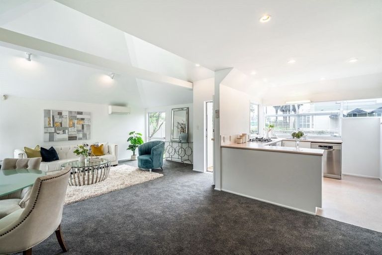 Photo of property in 1/1 Valley Road, Northcote, Auckland, 0626