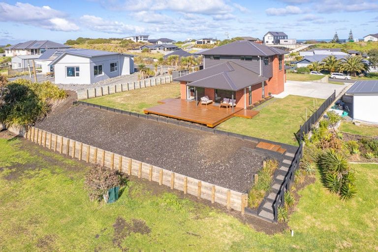 Photo of property in 31 Golf Vue Place, Castlecliff, Whanganui, 4501