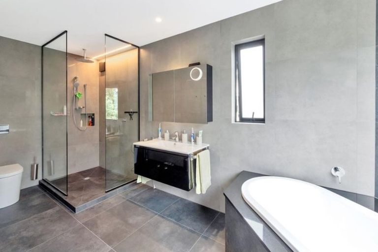 Photo of property in 14a Stanley Point Road, Stanley Point, Auckland, 0624