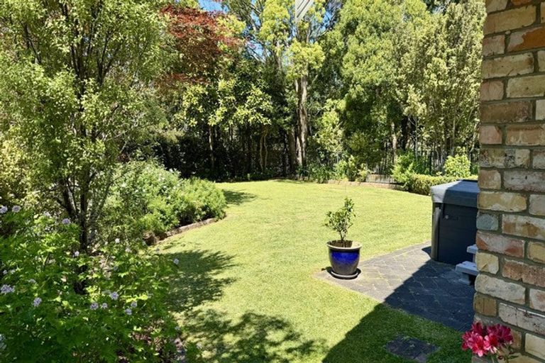 Photo of property in 35 Ravenstone Place, Chatswood, Auckland, 0626