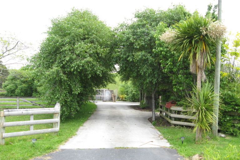 Photo of property in 19 Cane Road, Waimauku, 0812
