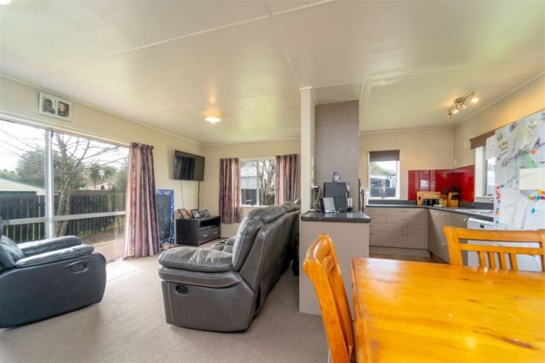 Photo of property in 8b Kupe Drive, Carterton, 5713