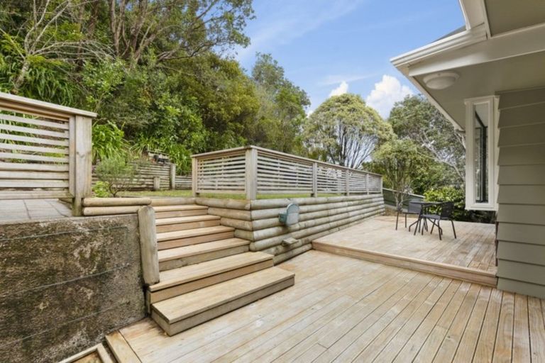 Photo of property in 70 Dowse Drive, Maungaraki, Lower Hutt, 5010