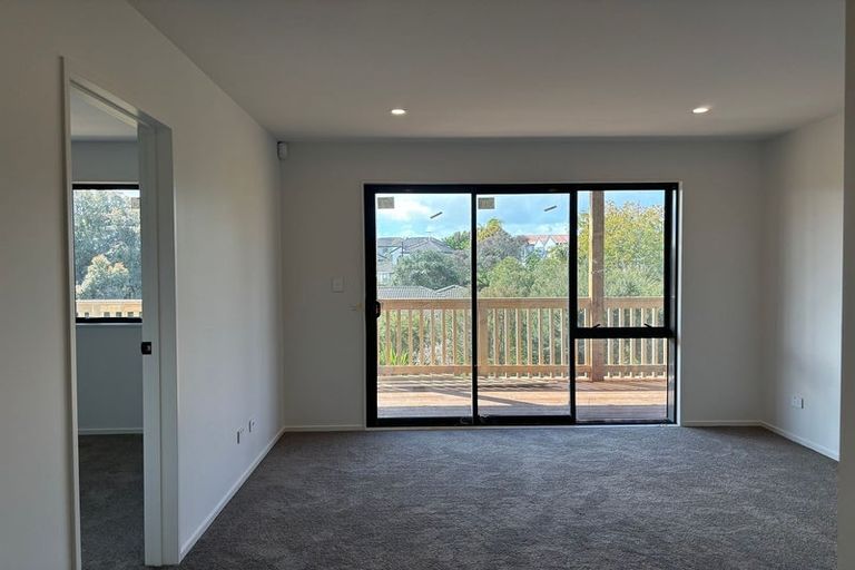 Photo of property in 5 Prevost Lane, Oteha, Auckland, 0632