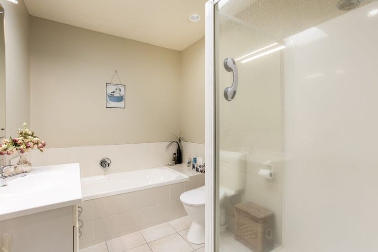 Photo of property in 9 Bunker Rise, Golflands, Auckland, 2013