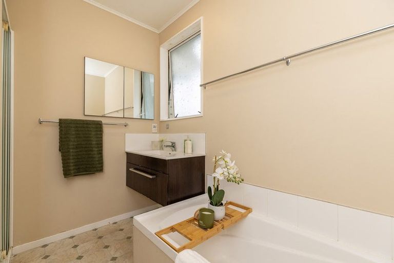 Photo of property in 120 Alexander Road, Raumati Beach, Paraparaumu, 5032