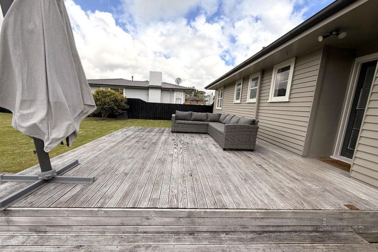 Photo of property in 25 Mokau Place, Terrace End, Palmerston North, 4410