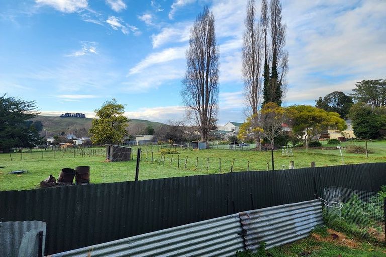 Photo of property in 10 Paraekaretu Street, Hunterville, 4730