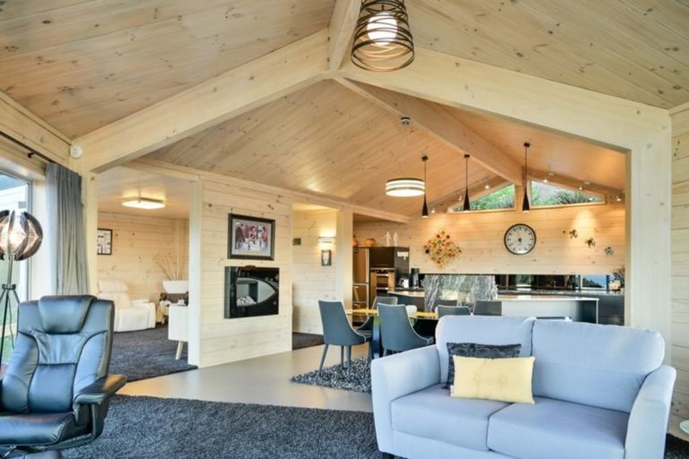 Photo of property in 8 City Heights, Maitai, Nelson, 7010