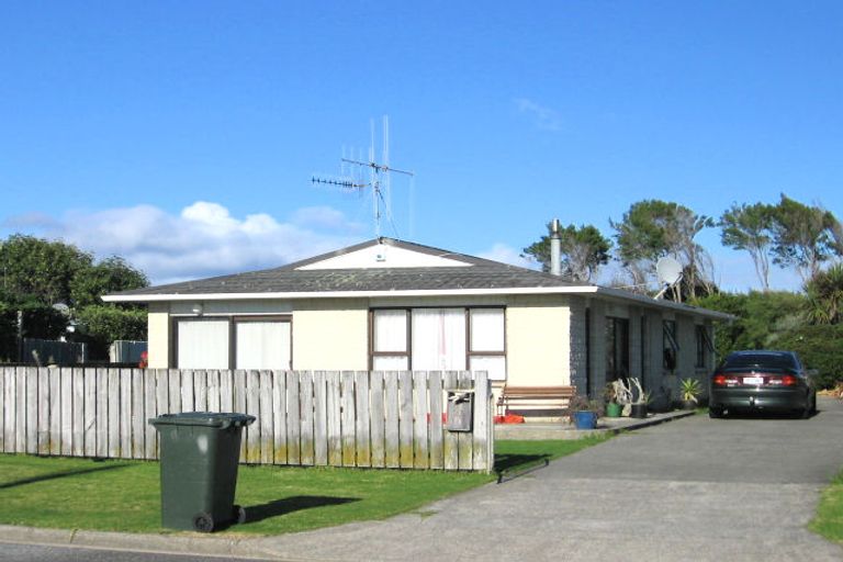 Photo of property in 27 Kiharoa Street, Otaki Beach, Otaki, 5512