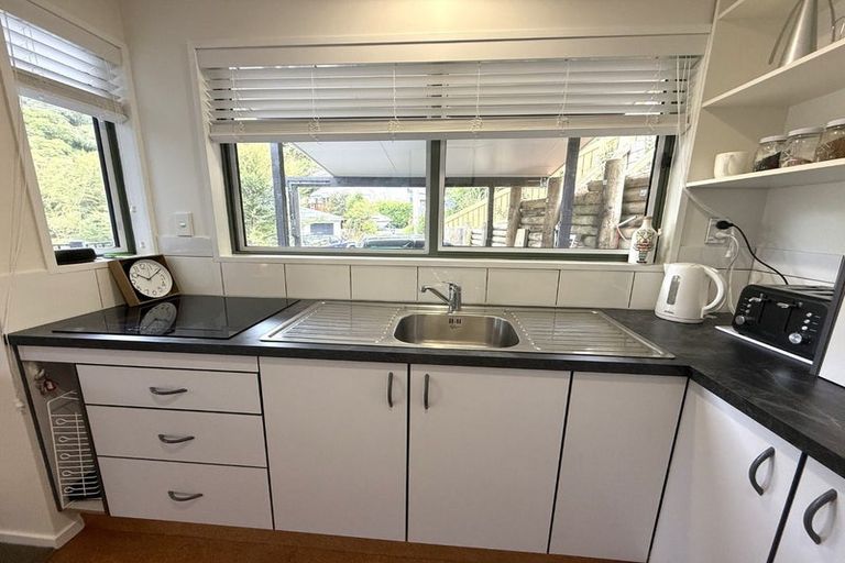 Photo of property in 5a Arthur Crescent, Waikawa, Picton, 7220