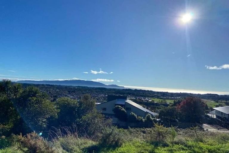 Photo of property in 73 Kotare Street, Waikanae, 5036