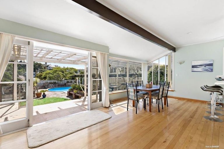 Photo of property in 10 Craig Road, Milford, Auckland, 0620