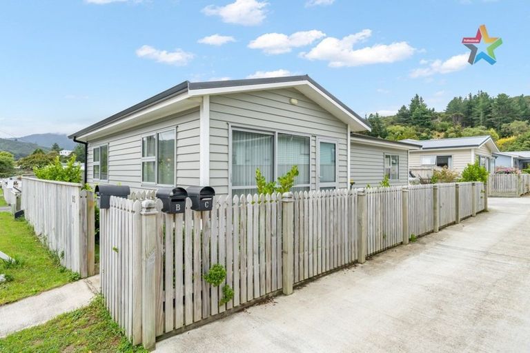 Photo of property in 25a Wainuiomata Road, Wainuiomata, Lower Hutt, 5014