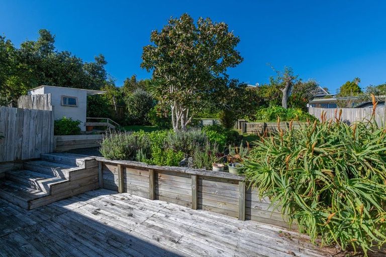 Photo of property in 43 Surf Road, Stanmore Bay, Whangaparaoa, 0932