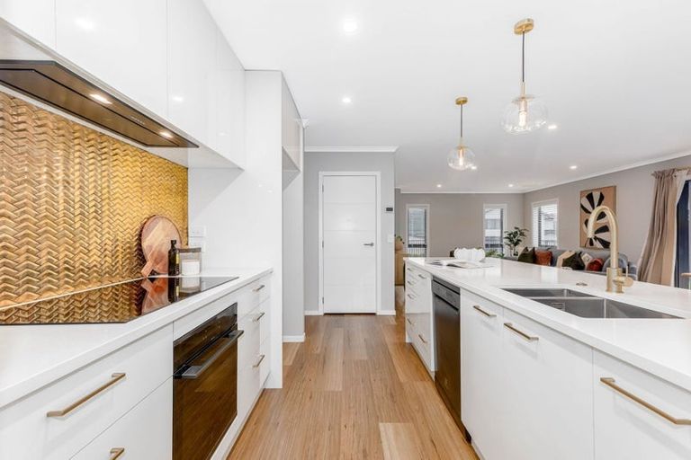 Photo of property in 11 Te Hoiere Street, Aotea, Porirua, 5024