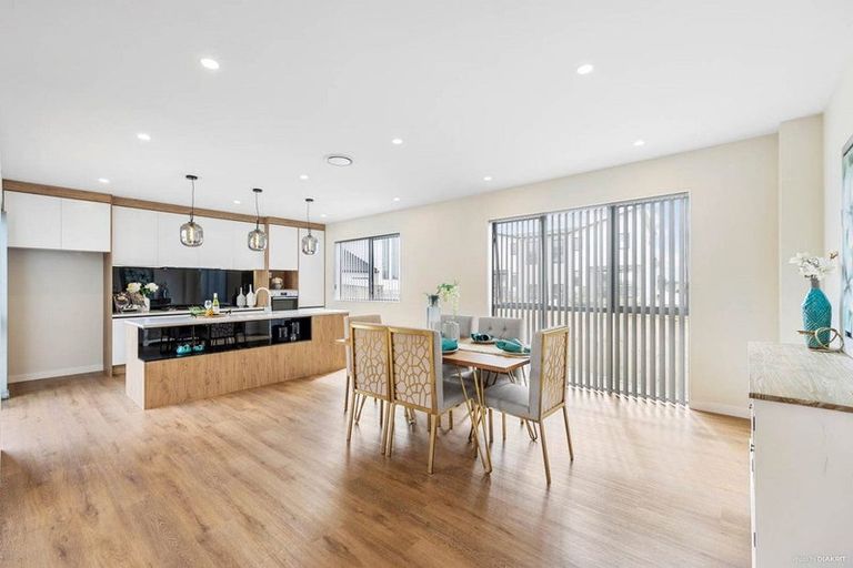 Photo of property in 12a Sheridan Drive, New Lynn, Auckland, 0600