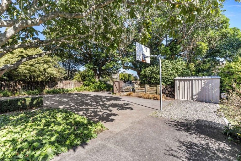 Photo of property in 305 Mangorei Road, Merrilands, New Plymouth, 4312