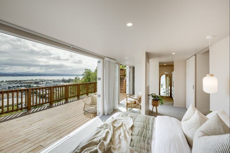 Photo of property in 5 Denholm Road, Hospital Hill, Napier, 4110