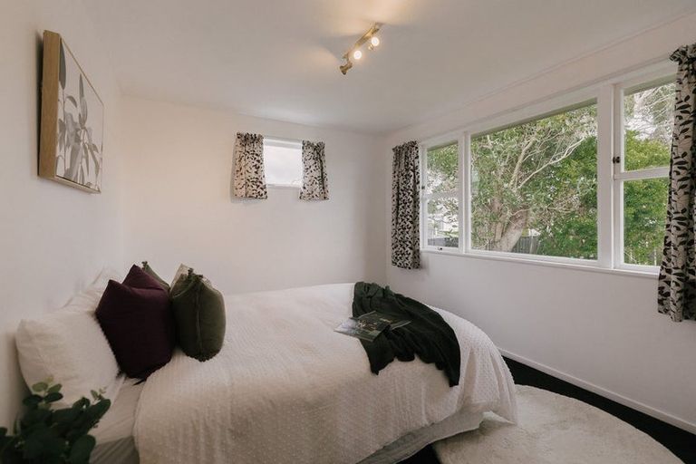 Photo of property in 25 Mokau Place, Terrace End, Palmerston North, 4410