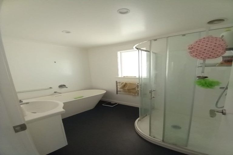 Photo of property in 20 Tamariki Avenue, Kelston, Auckland, 0602