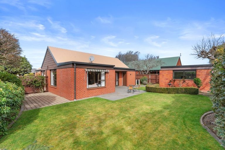 Photo of property in 8 Parr Place, Ilam, Christchurch, 8041