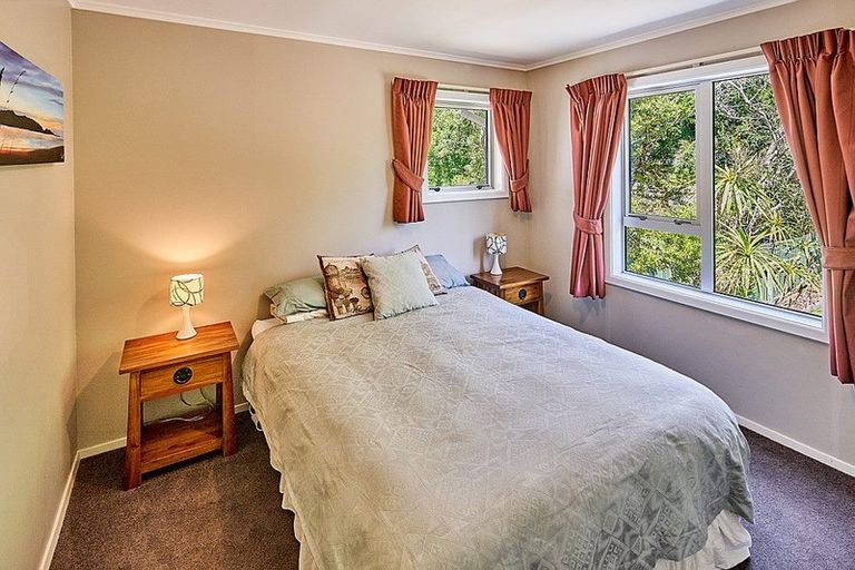 Photo of property in 73 Blue Mountains Road, Pinehaven, Upper Hutt, 5019