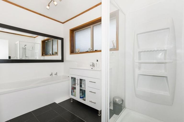 Photo of property in 37 Evanda Crescent, Conifer Grove, Takanini, 2112